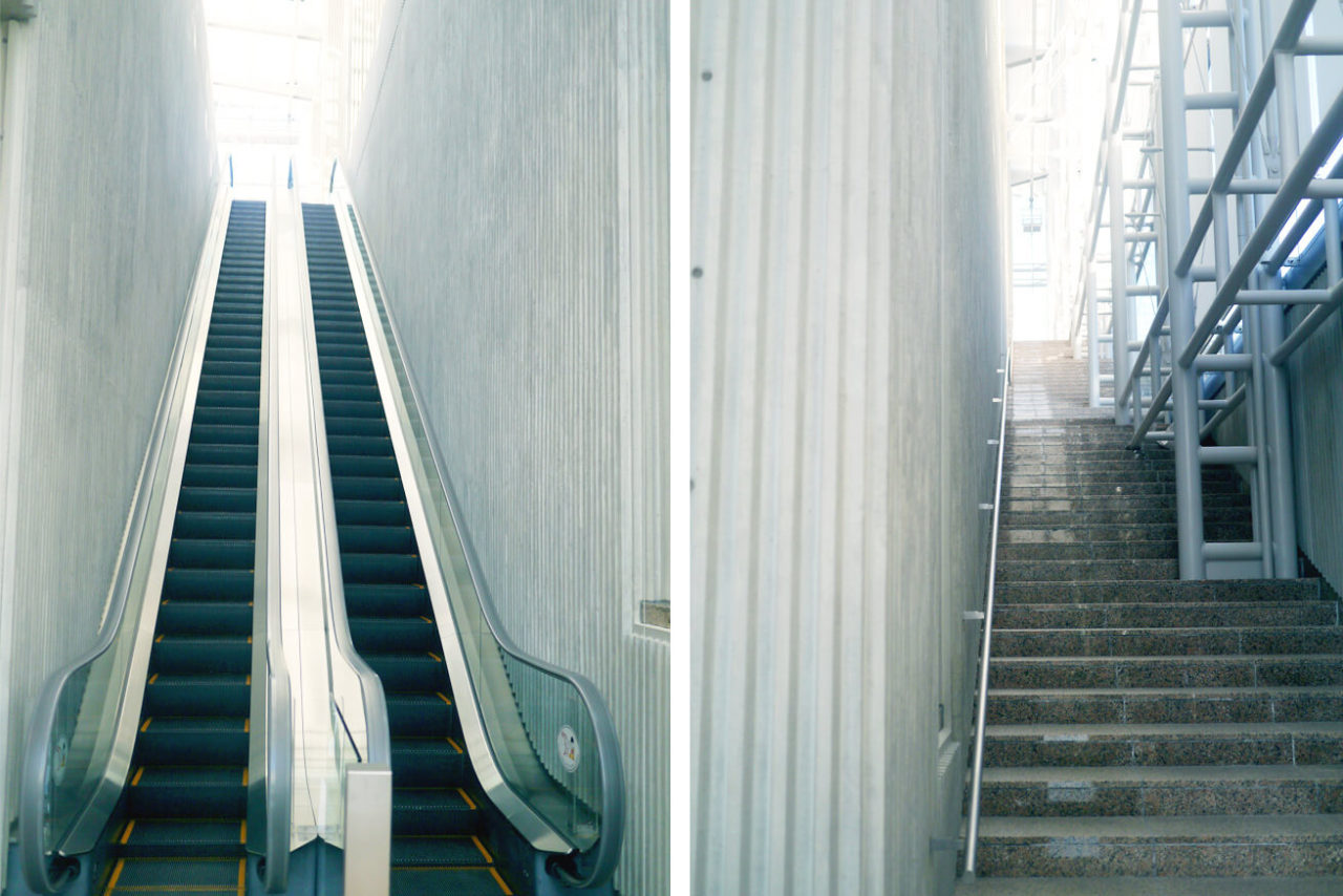 岡崎市美術博物館　エスカレーターと階段